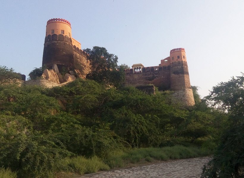 Fort Madhogarh, Jaipur, Rajasthan - Vushii.com Fort Madhogarh, Jaipur, Rajasthan - Vushii.com